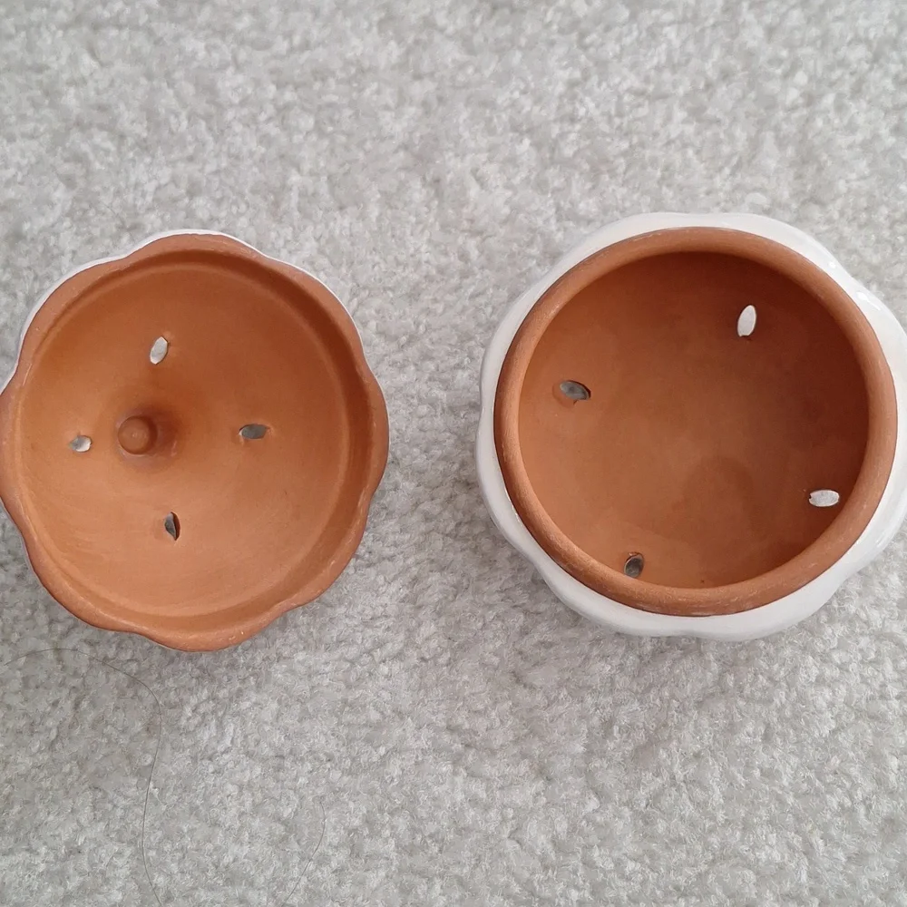 Terracotta Garlic Keeper - Picture 2 of 3